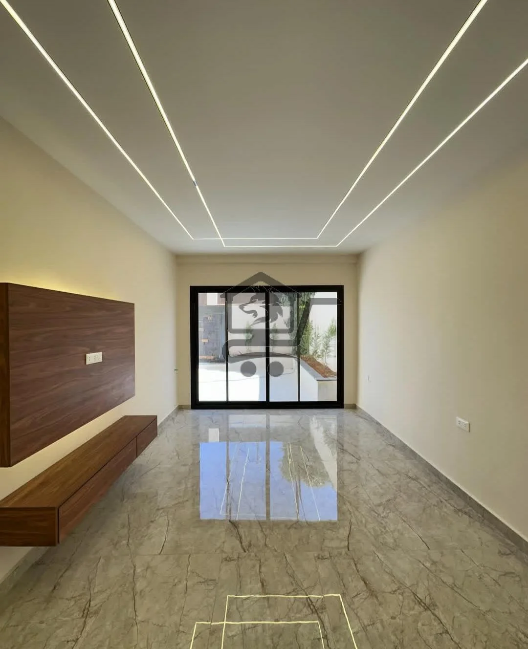 منزل فاخر بموقع استراتيجي للبيع - الصورة 5