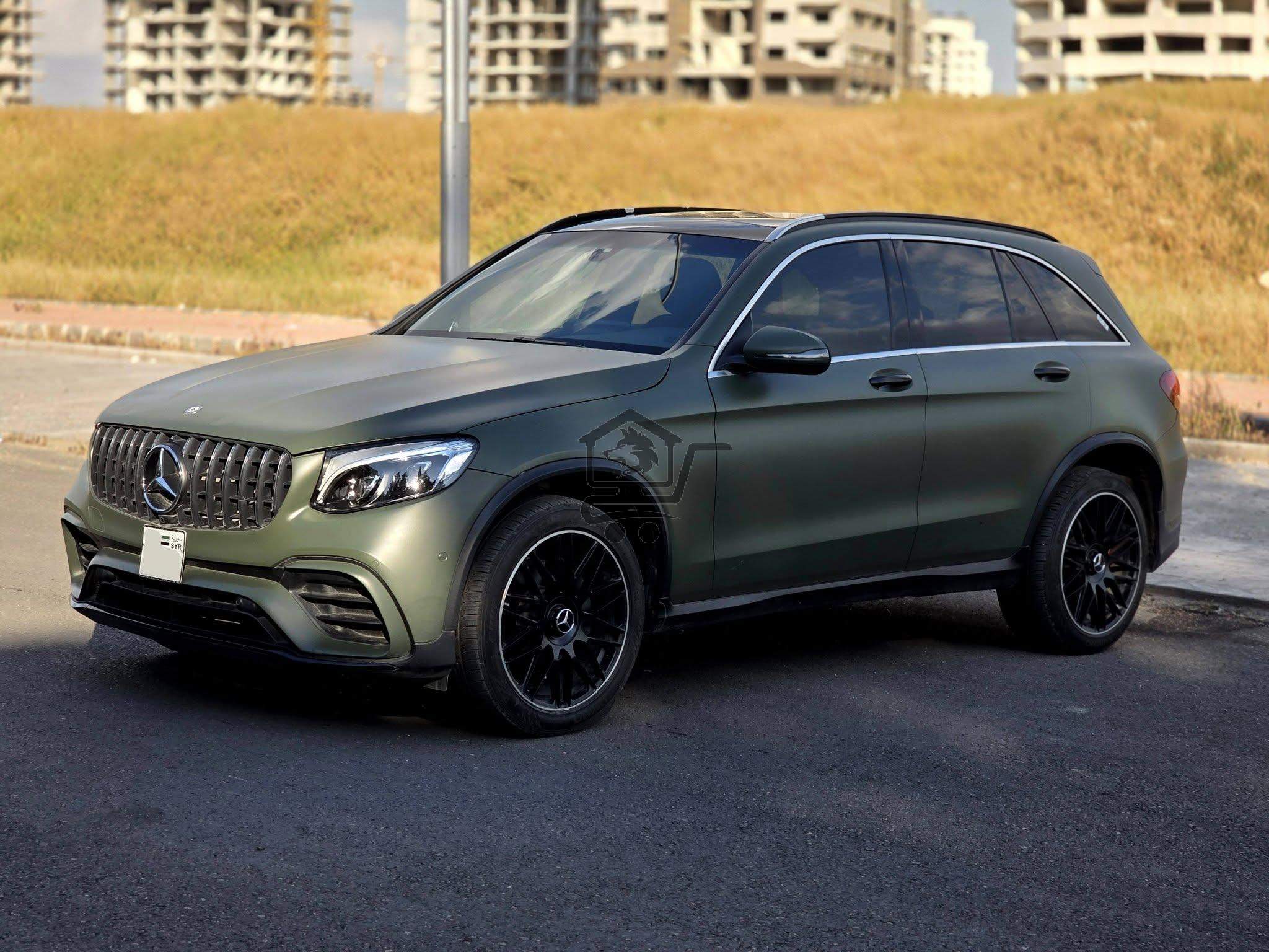 Mercedes-Benz GLC 300 - الصورة 1