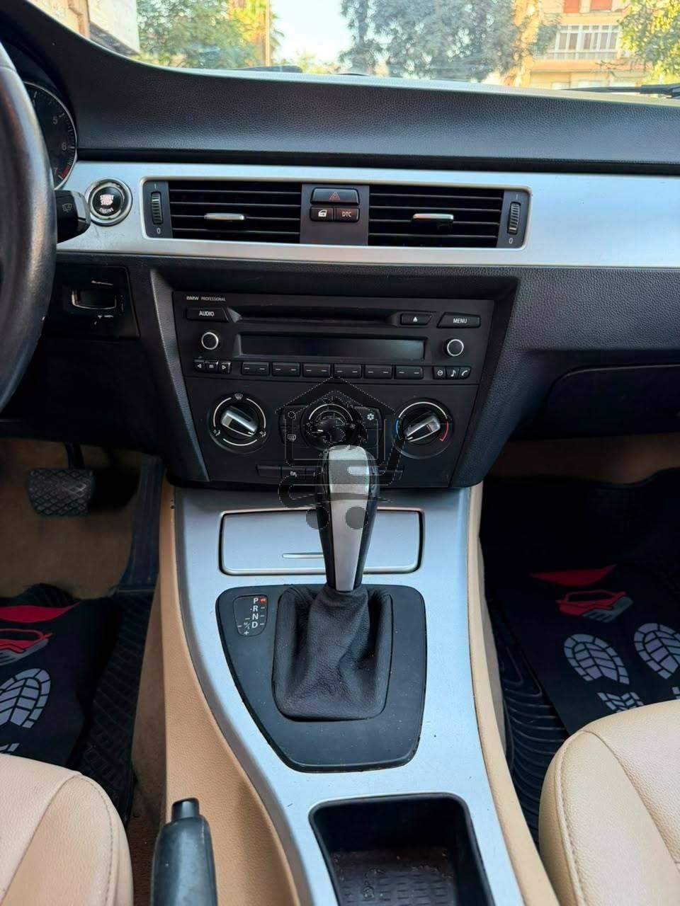 BMW 320i 2011 - الصورة 8