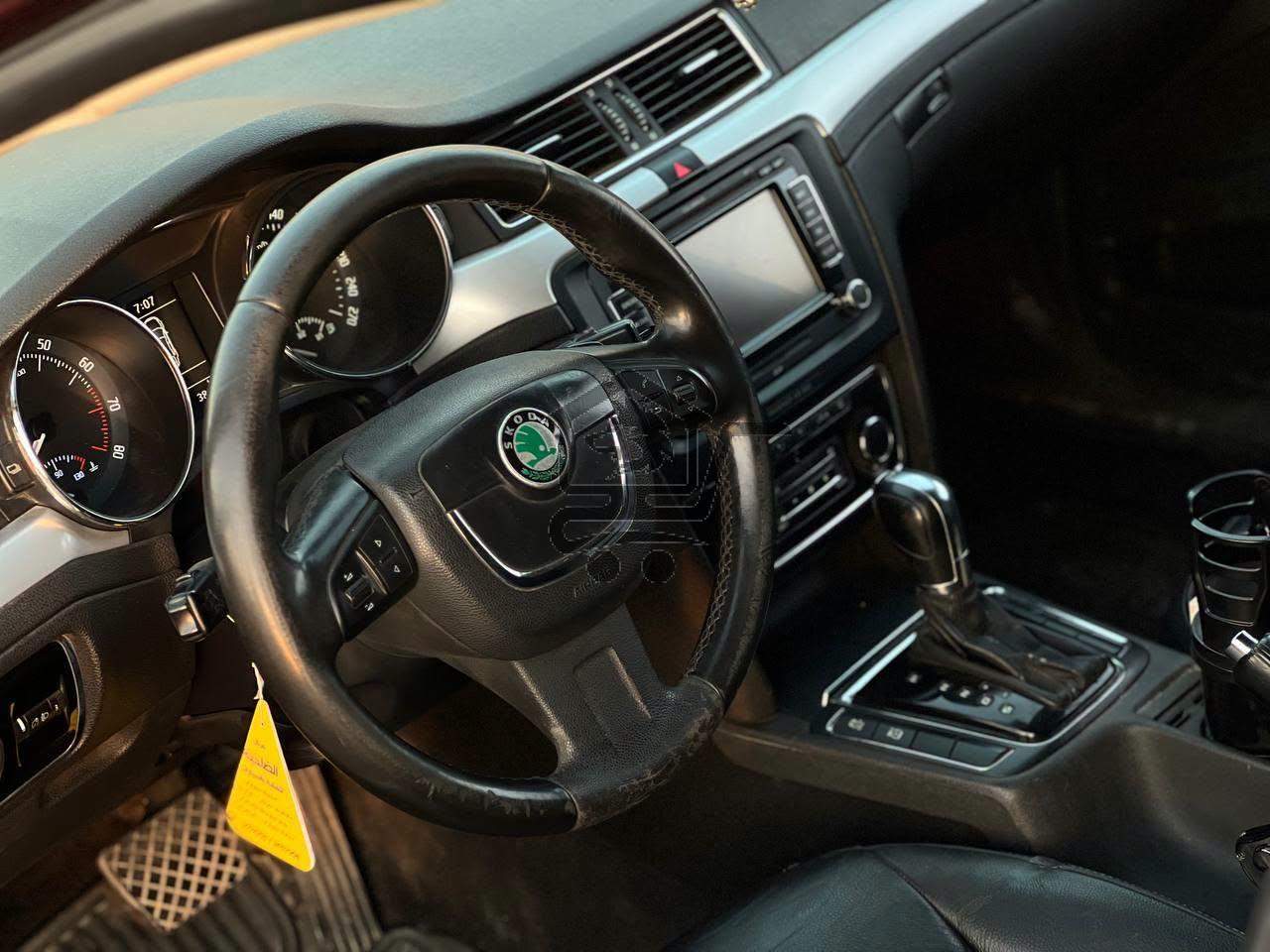 Skoda Superb 2010 - الصورة 7
