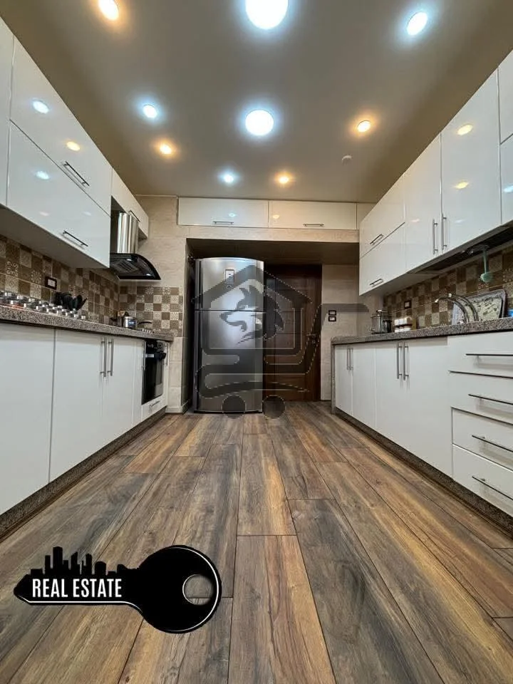 شقة مع حديقة خلفية وأمامية - الصورة 1