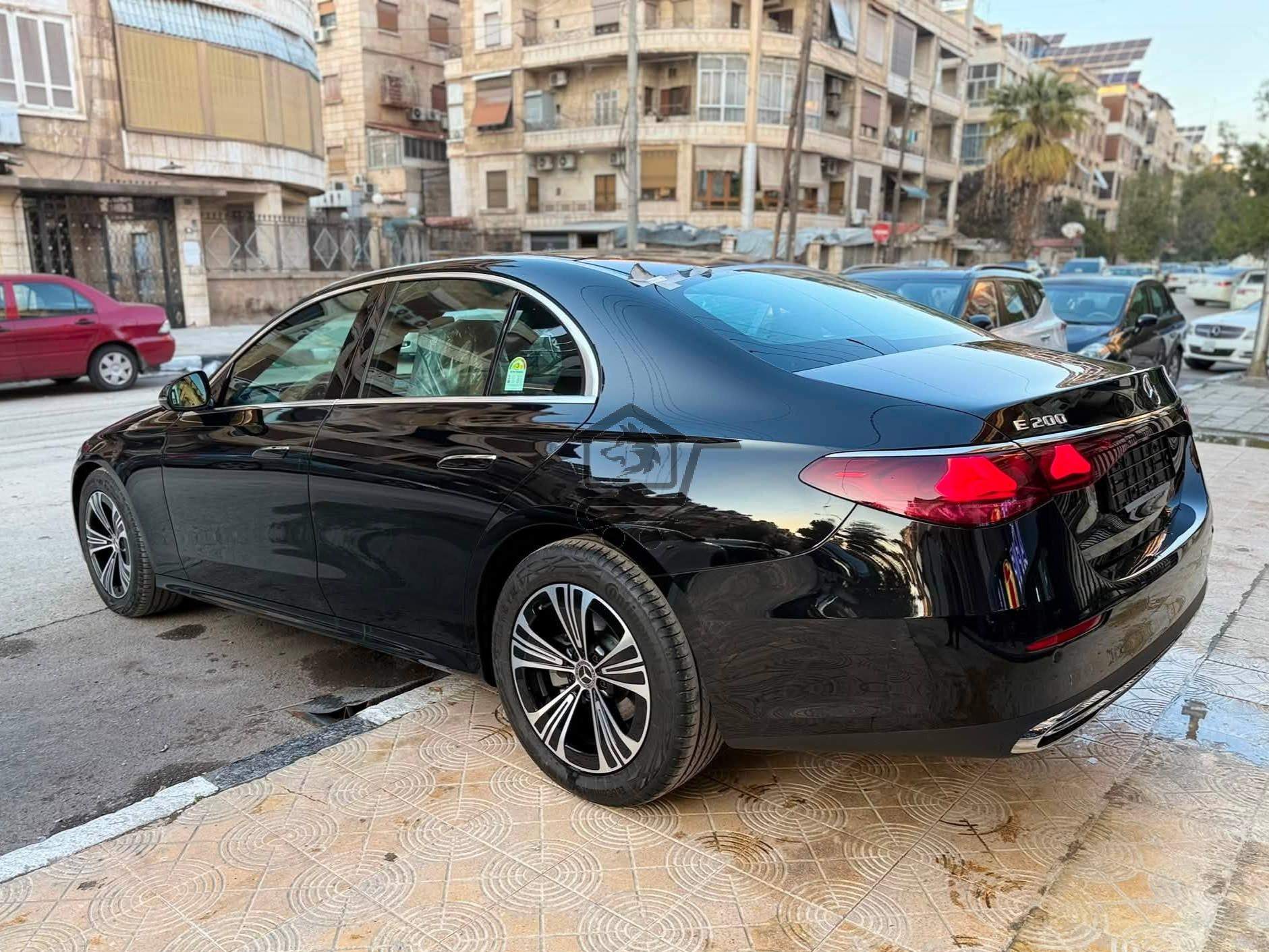 Mercedes E200 2026 - الصورة 2