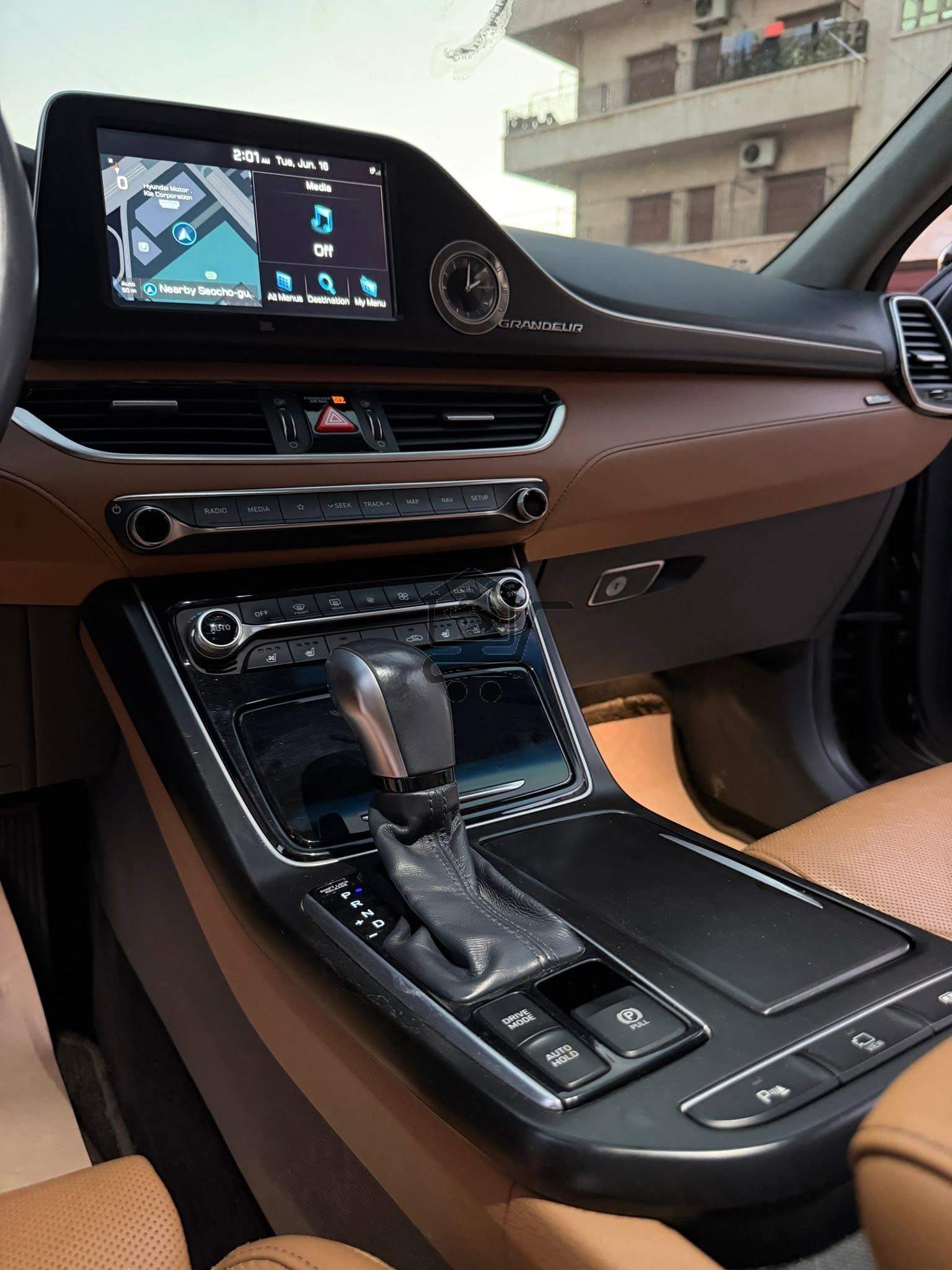 Hyundai Azera 2017 - الصورة 8