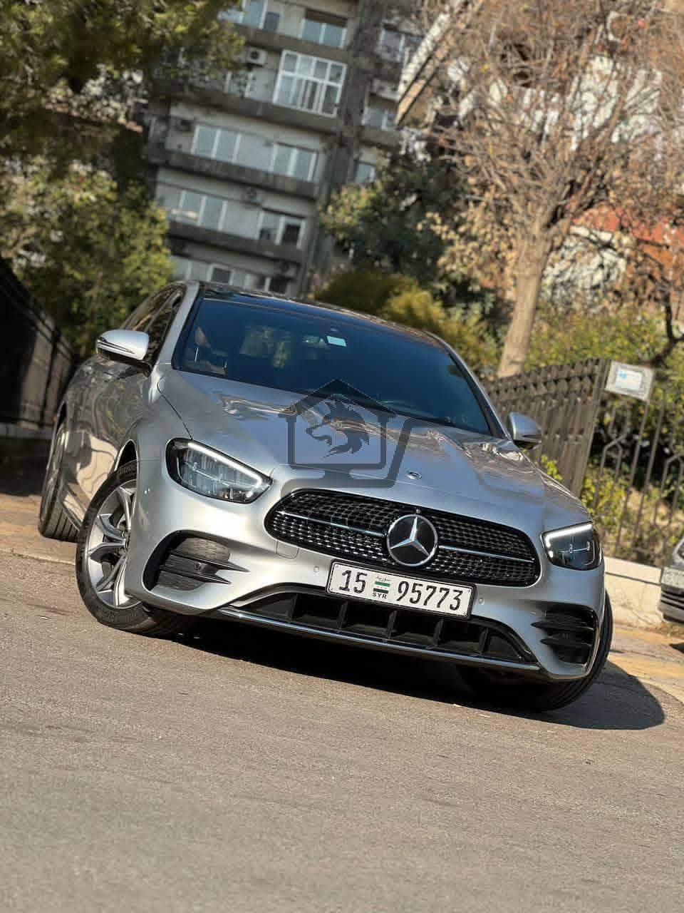 Mercedes E300 - الصورة 1