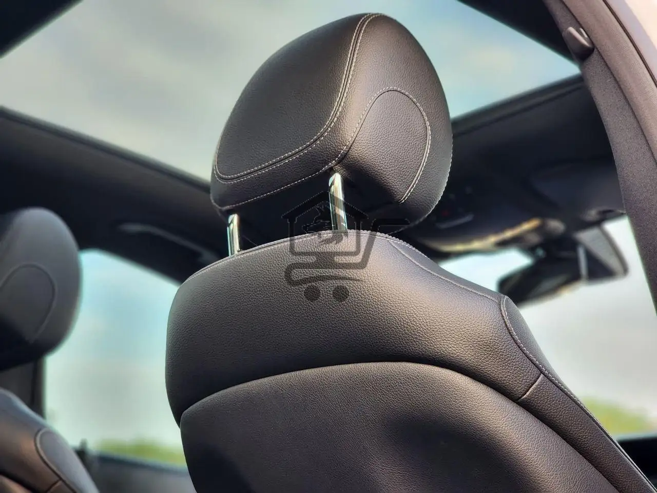 MERCEDES BENZ E300 - الصورة 9