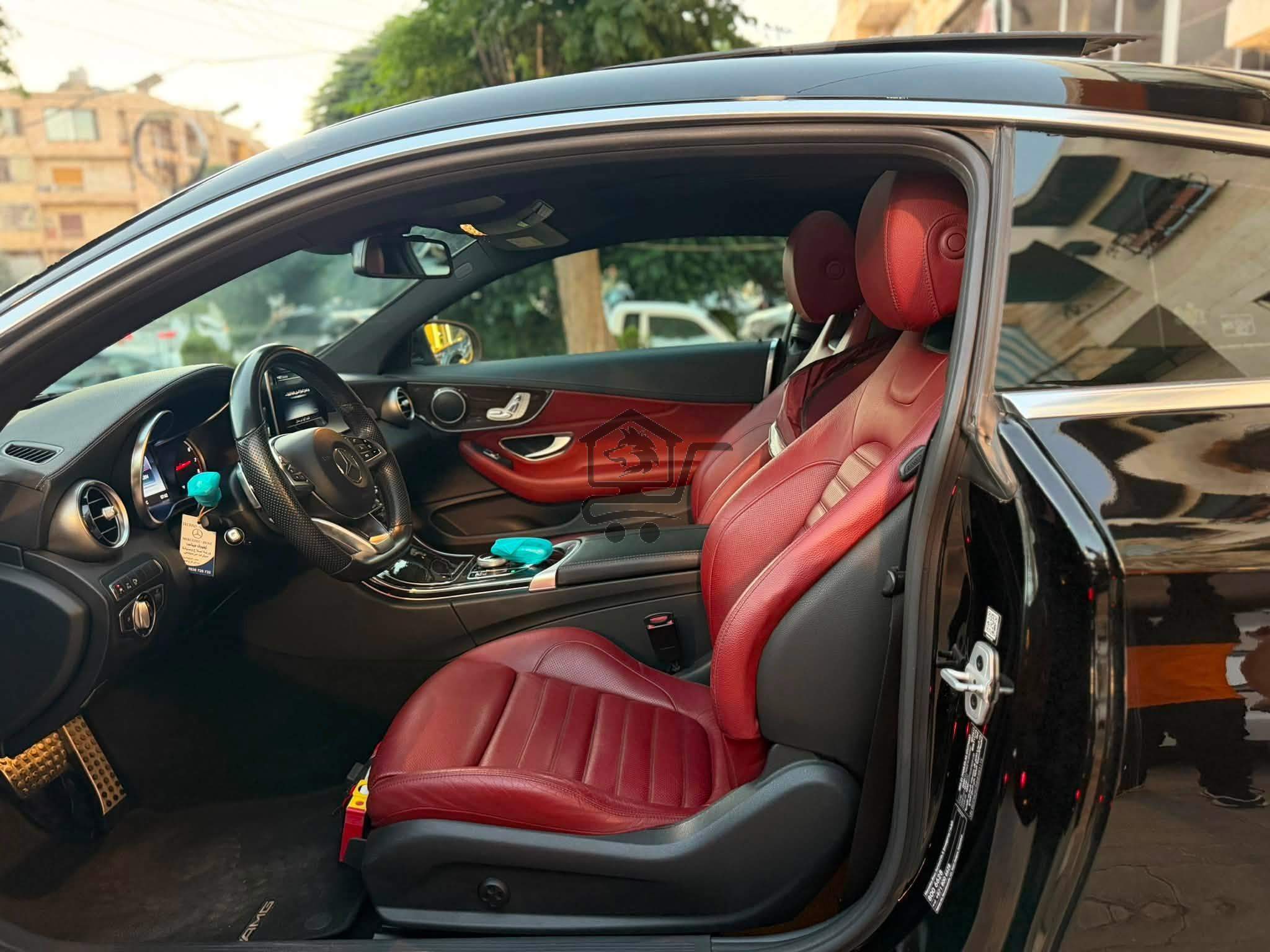 Mercedes-Benz C200 Coupe - الصورة 6