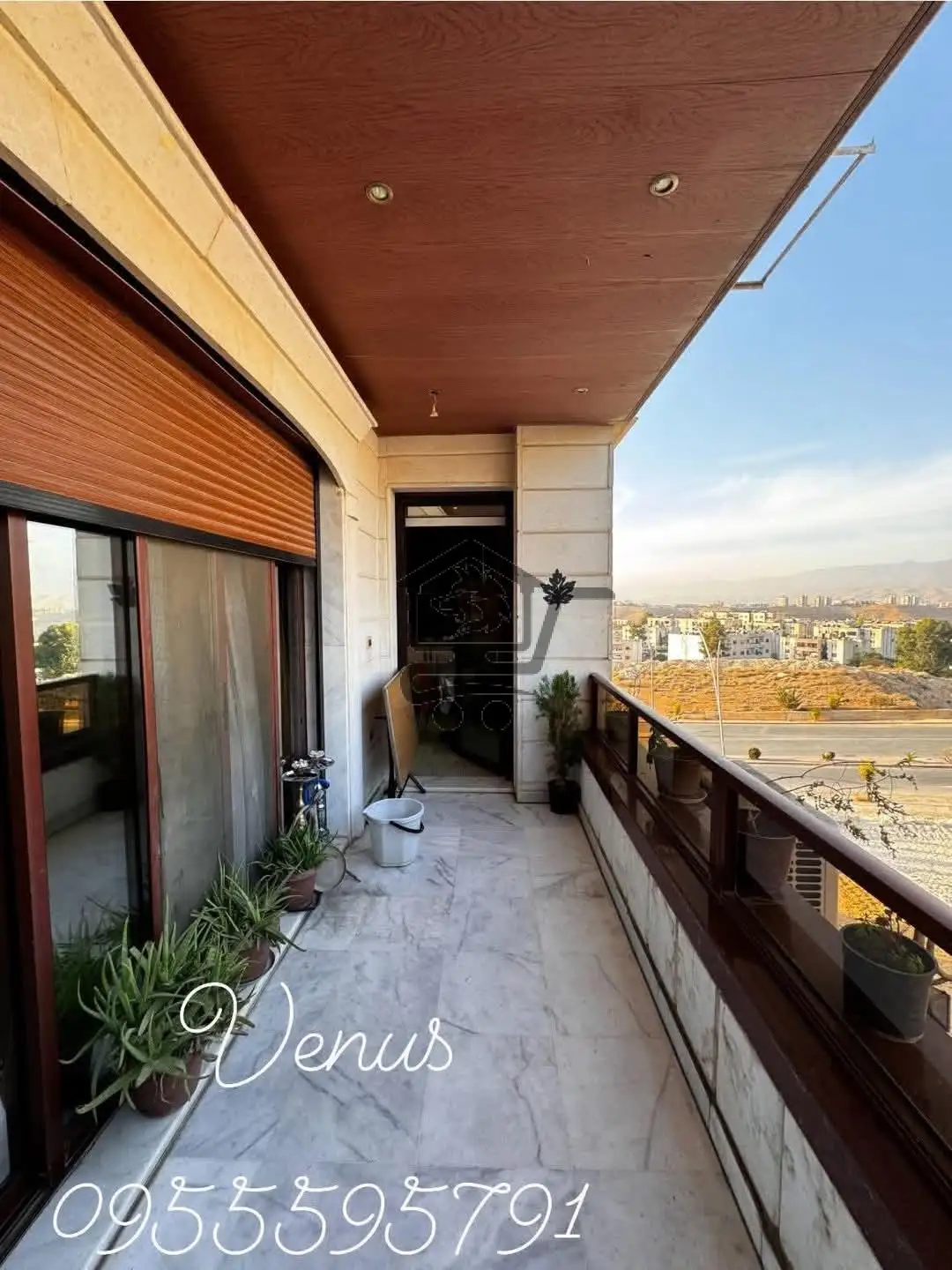 شقة بمساحة واسعة بدون فرش - الصورة 4