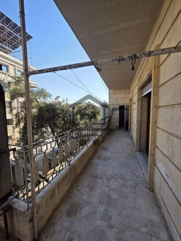 شقة جيدة بمساحة واسعة - الصورة 2