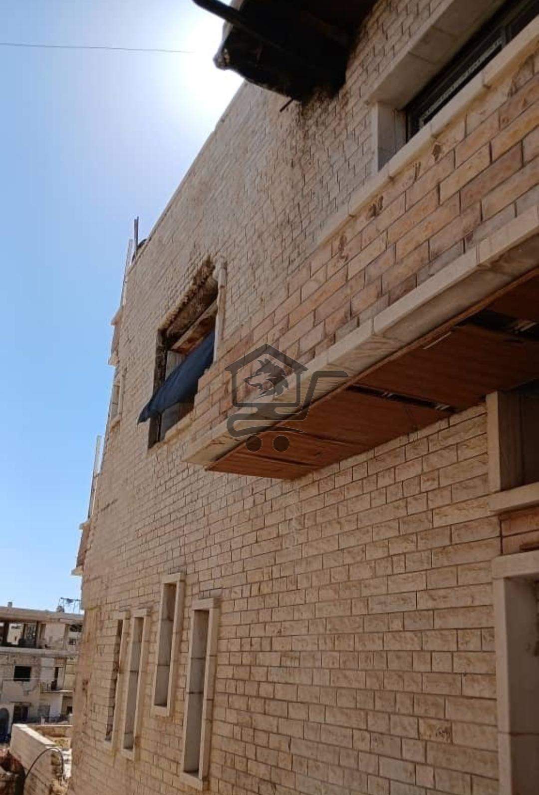 فيلا مع ثلاث محلات تجارية - الصورة 7