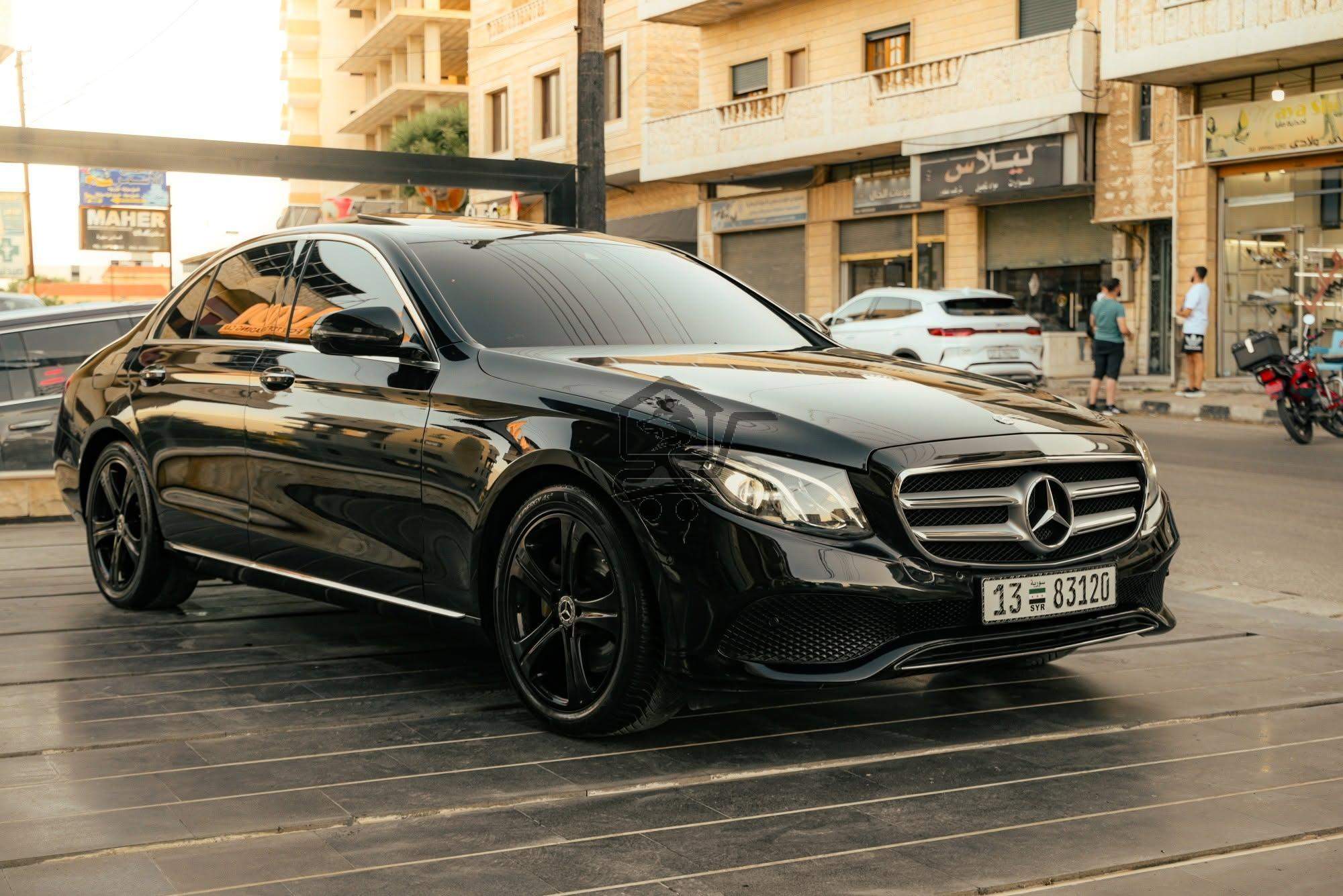 Mercedes-Benz E200 - الصورة 2