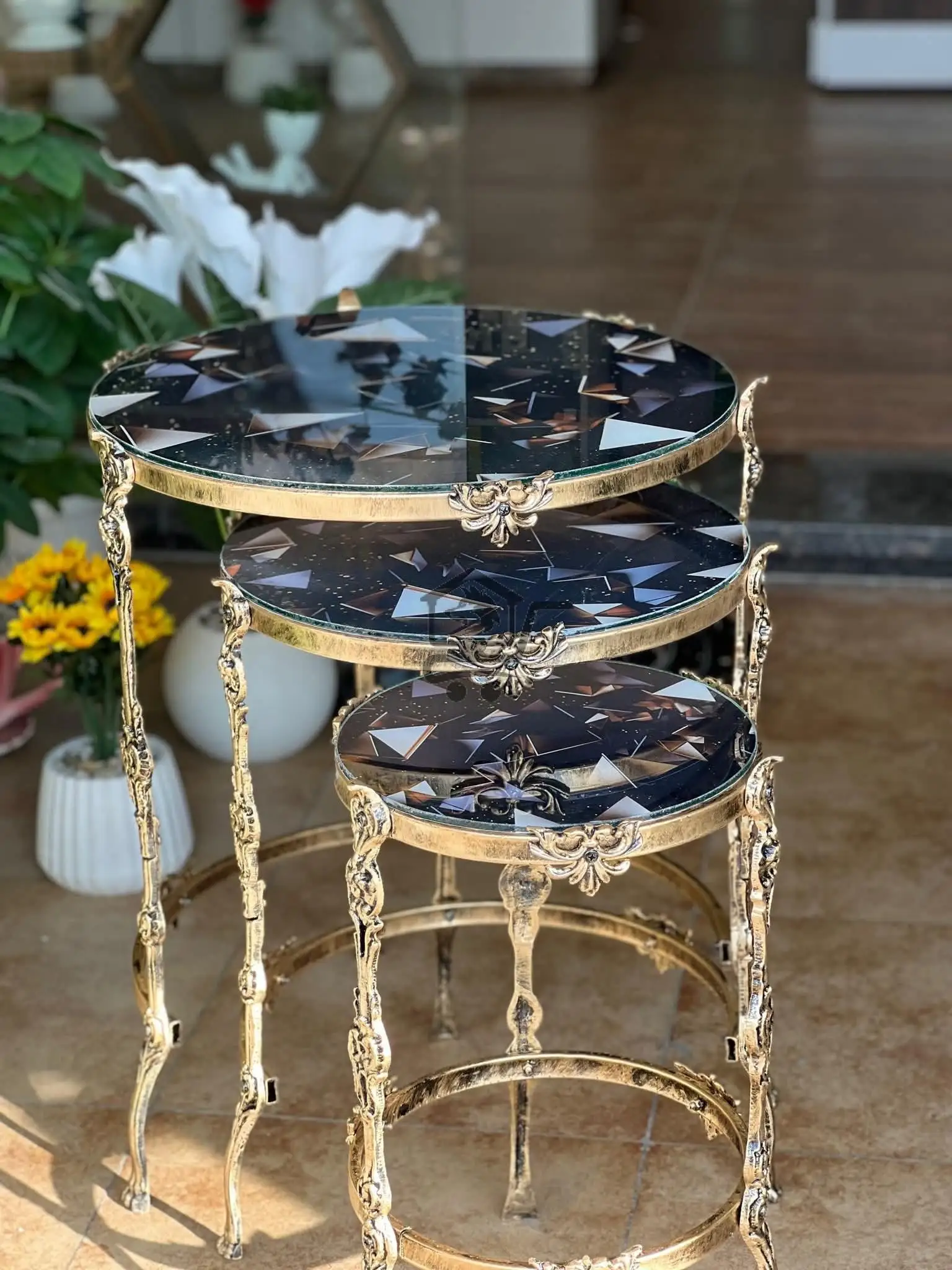 طاولات - الصورة 1