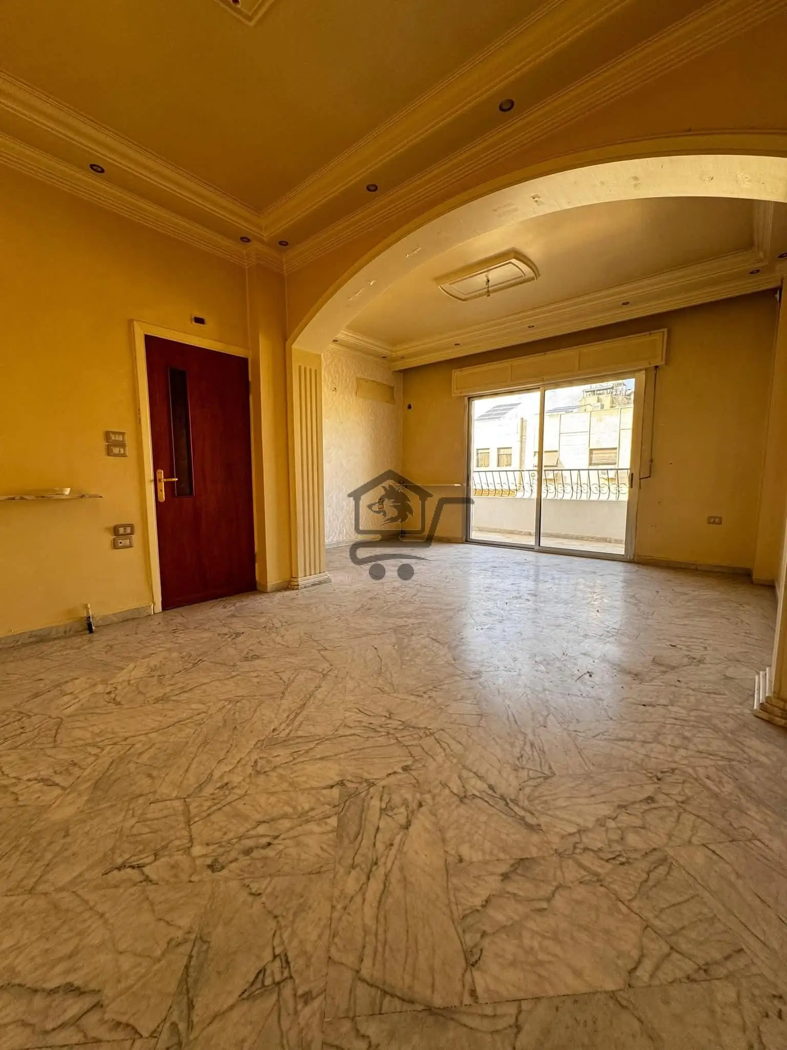 شقة للبيع في موقع مميز وراقي