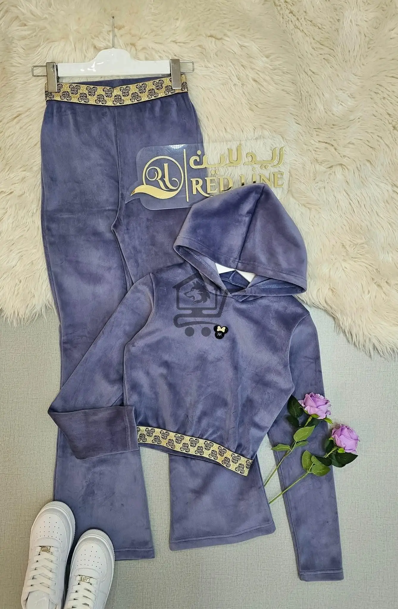 بيجامة مخمل من ريد لاين - الصورة 1