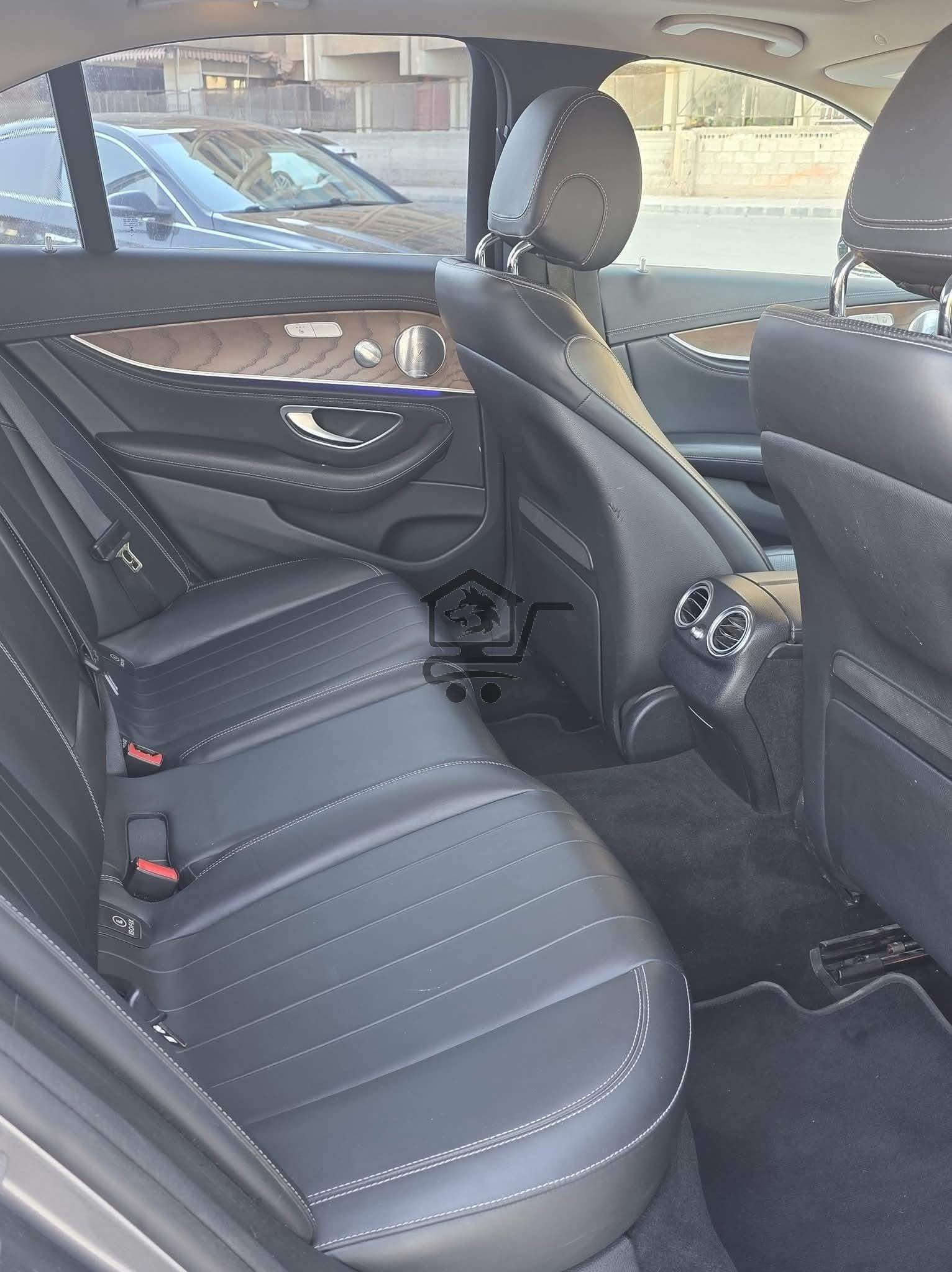 Mercedes Benz E300 - الصورة 4