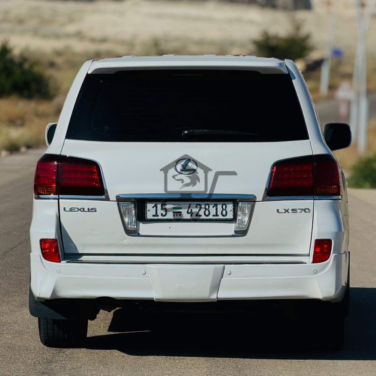 Lexus LX570 2011 - الصورة 4