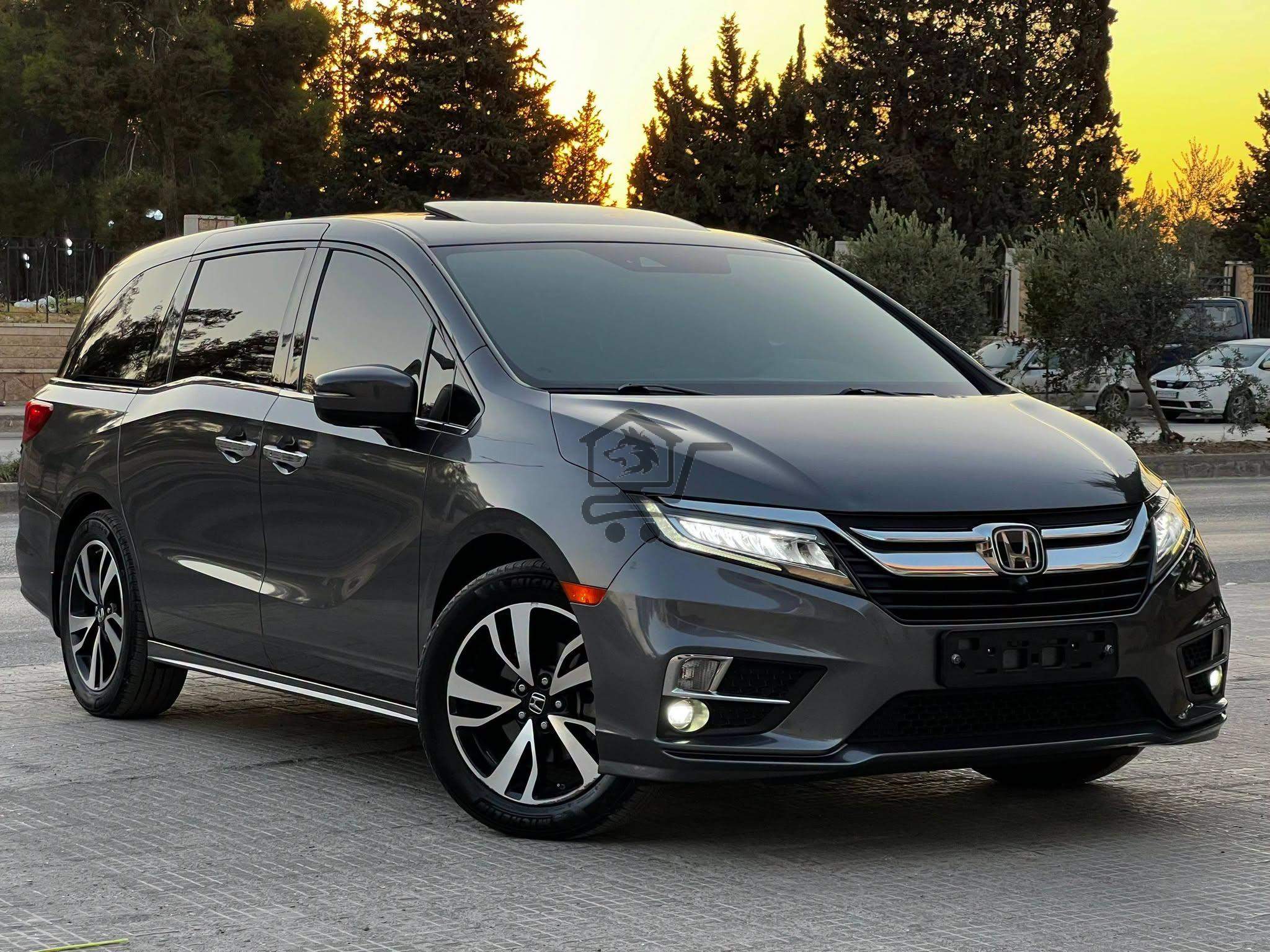 Honda Odyssey Touring - الصورة 3