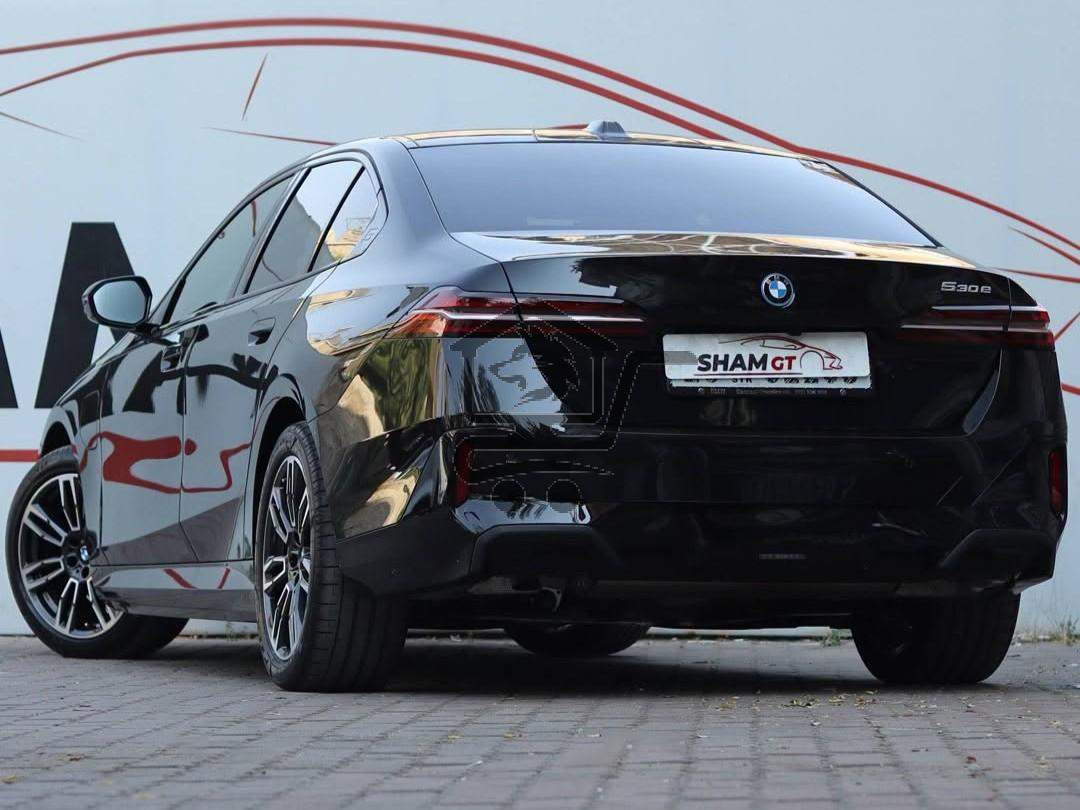 BMW 530e Hybrid - الصورة 2