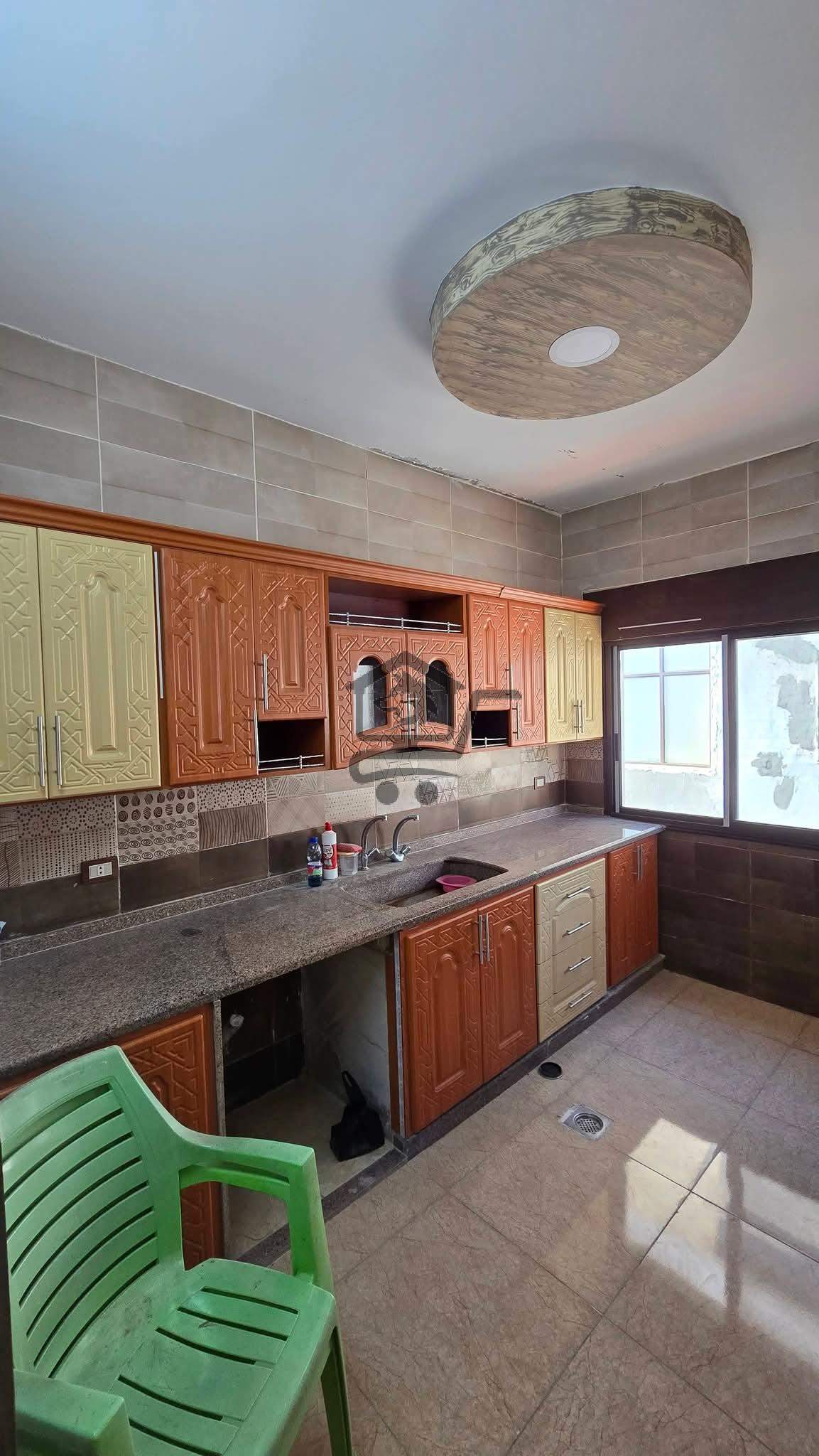 شقة بإكساء جيد جدا - الصورة 6