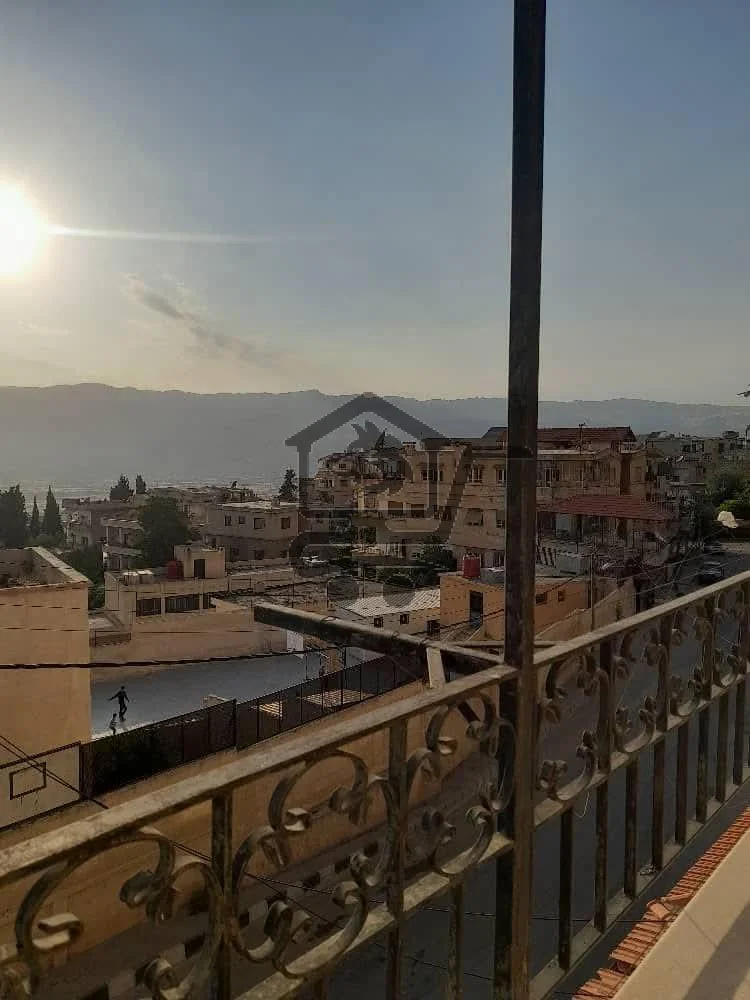 للبيع بيت في بقين