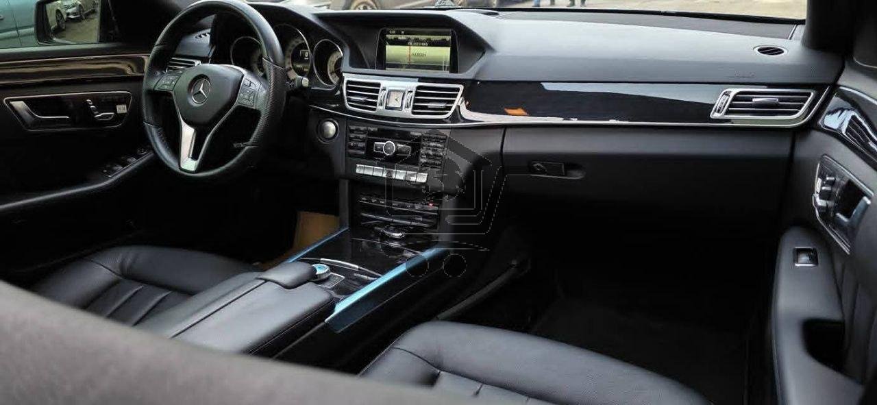 Mercedes-Benz E300 4MATIC - الصورة 7