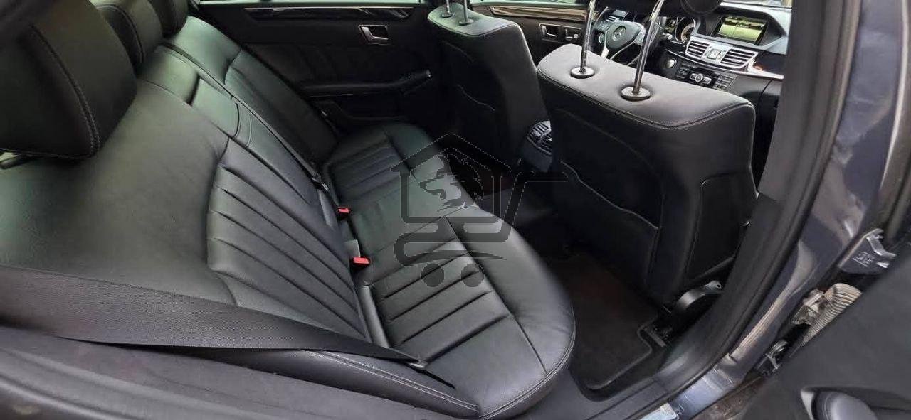 Mercedes-Benz E300 4MATIC - الصورة 9