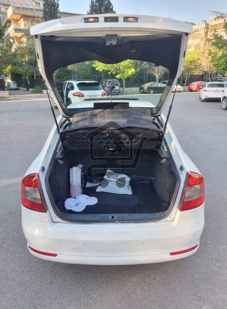 Skoda Oktavia 2010 - الصورة 6