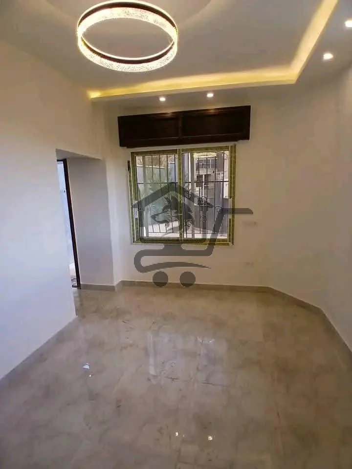 شقة ارضية غرفة ومنتفعاتا - الصورة 1