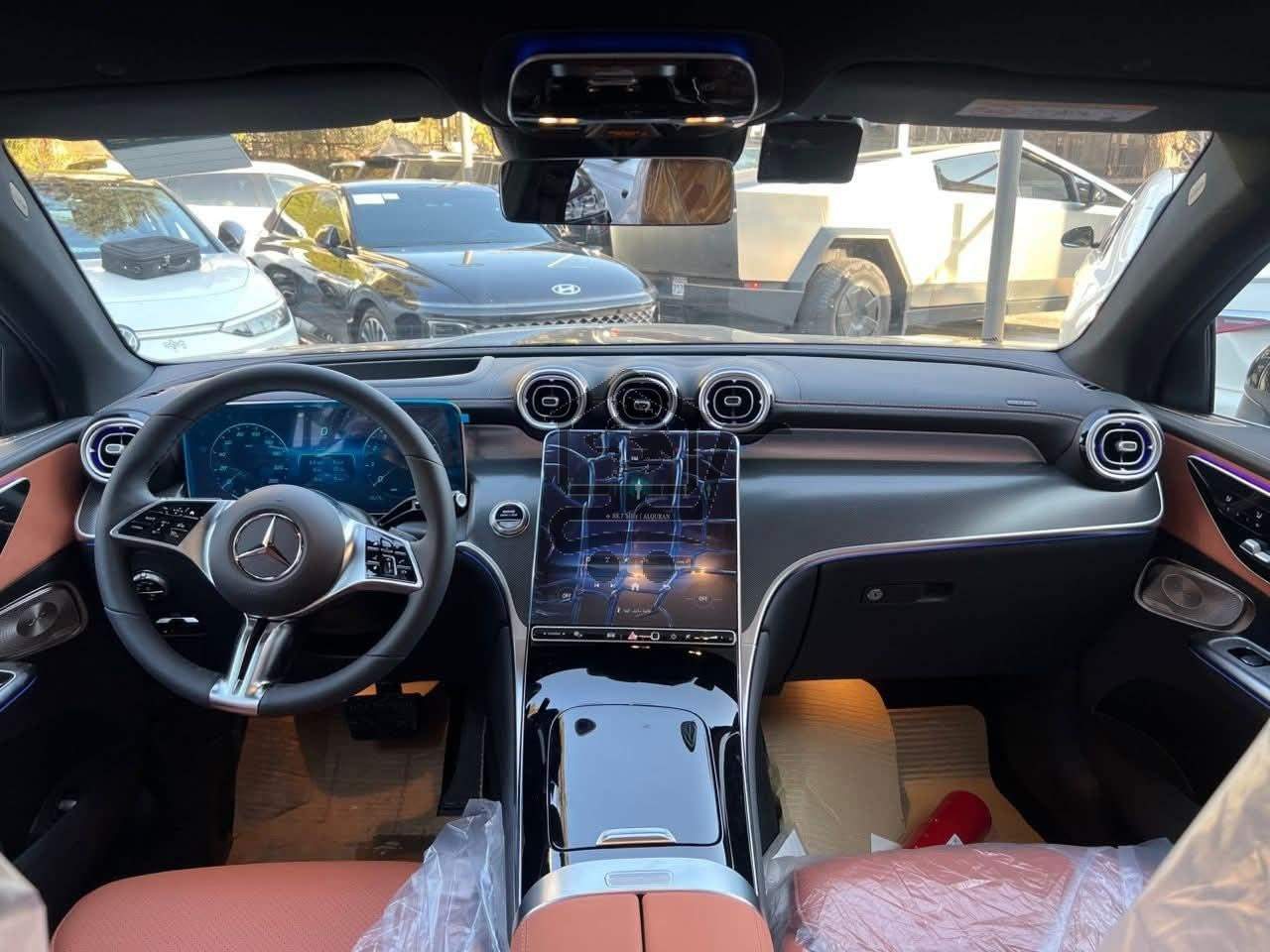 Mercedes-Benz GLC 300 - الصورة 8