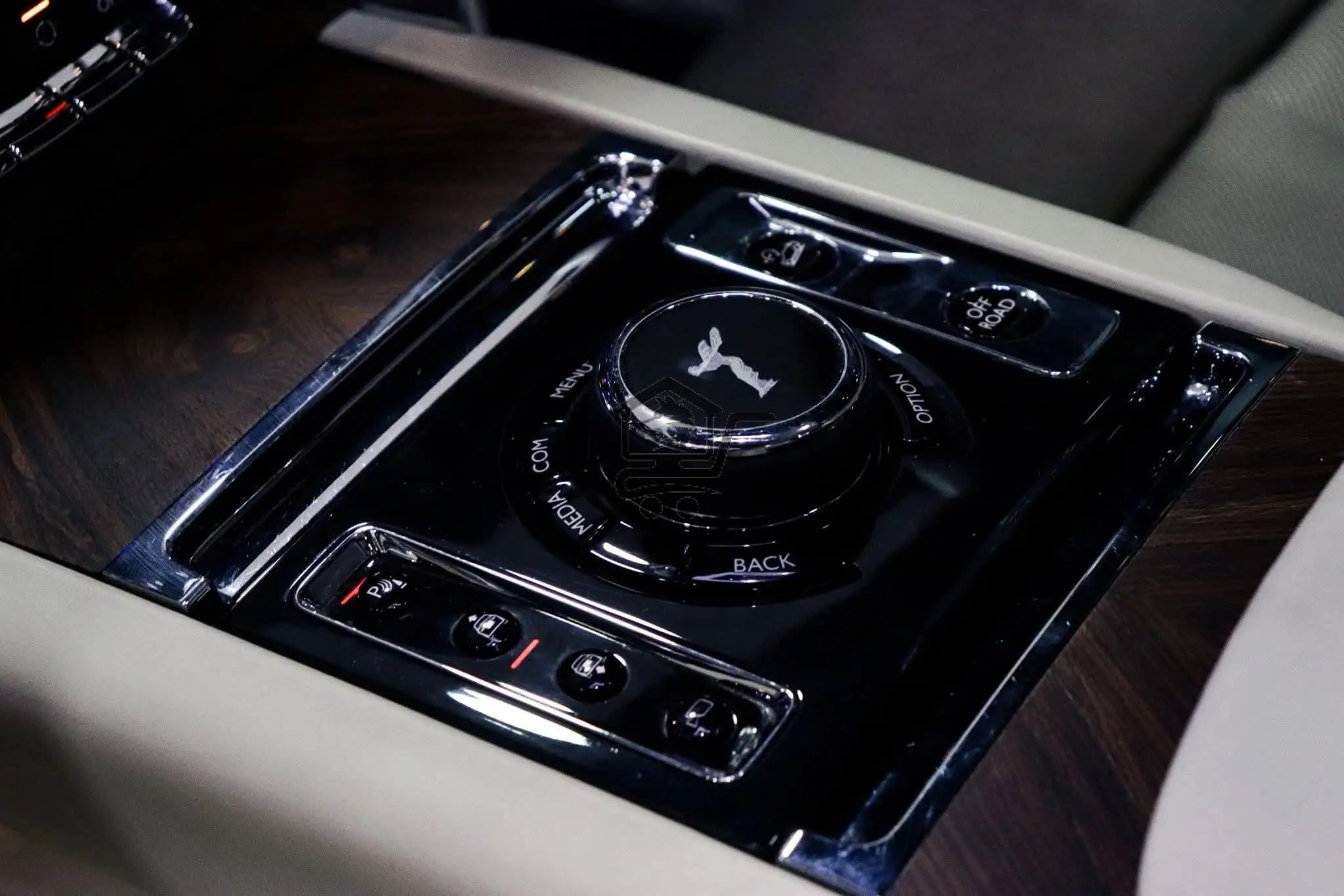 Rolls Royse Cullinan - الصورة 3