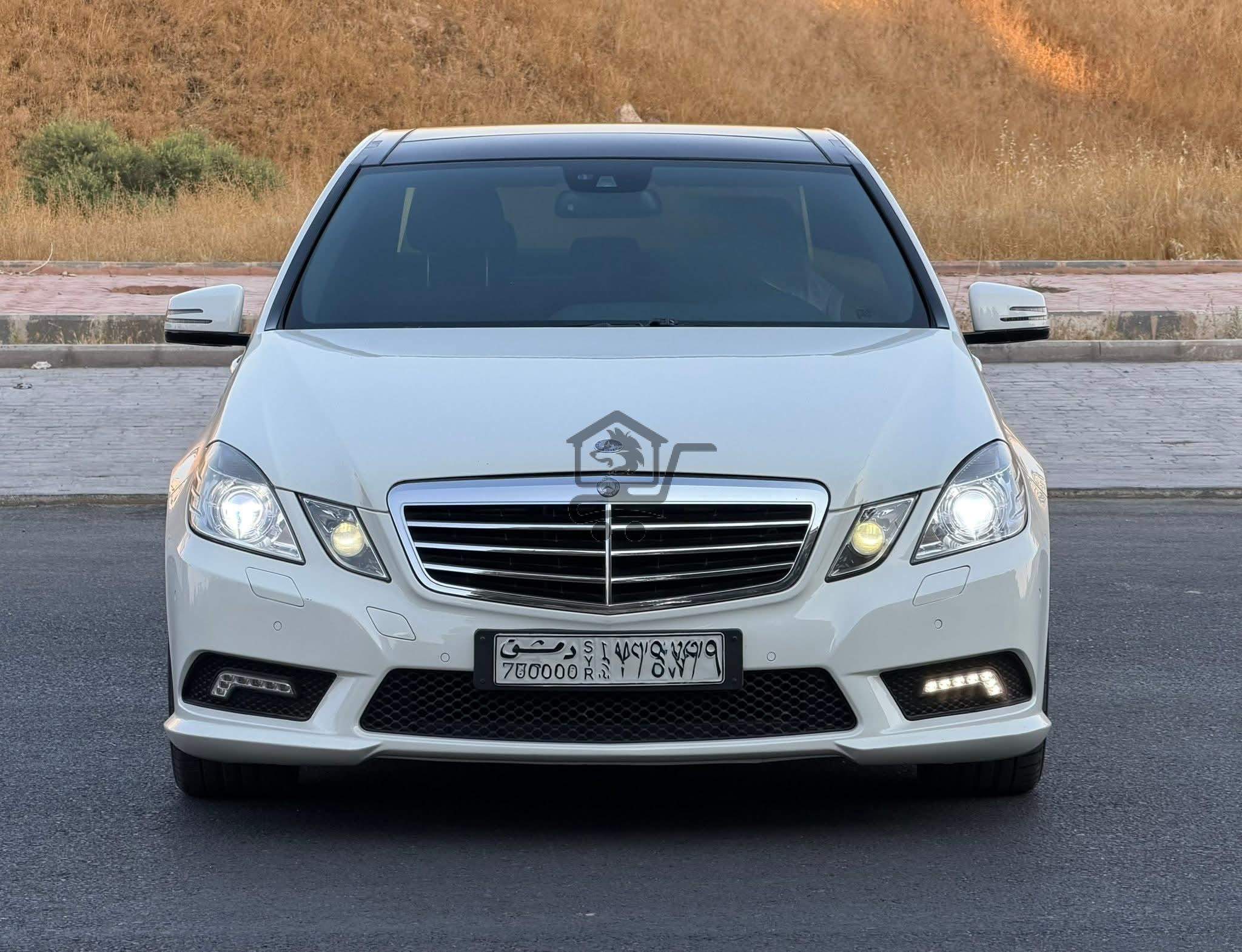 Mercedes Benz E300 - الصورة 4