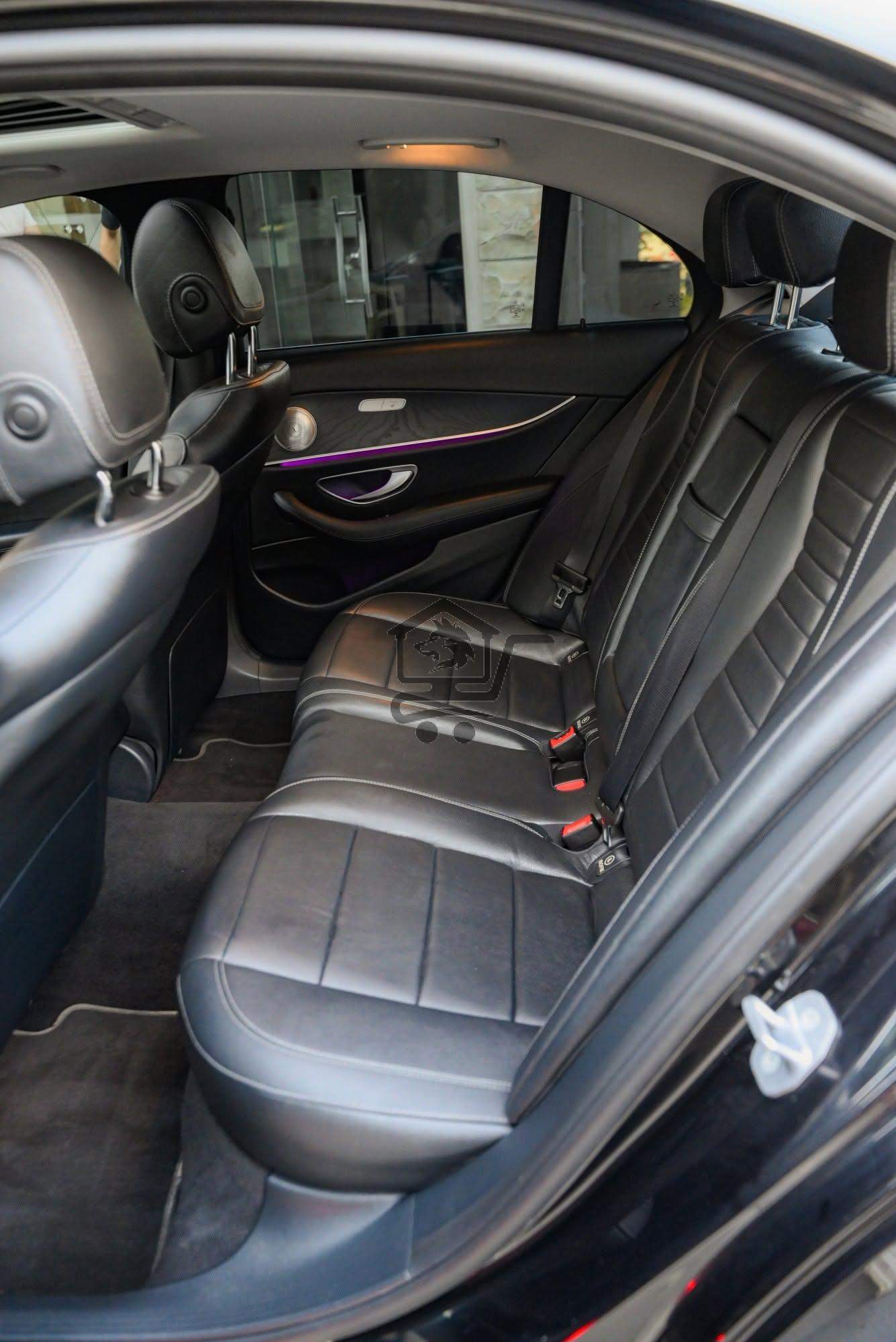 Mercedes-Benz E200 - الصورة 9