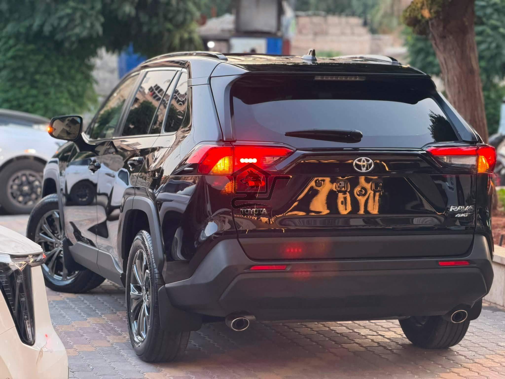Toyota RAV4 2023 - الصورة 4