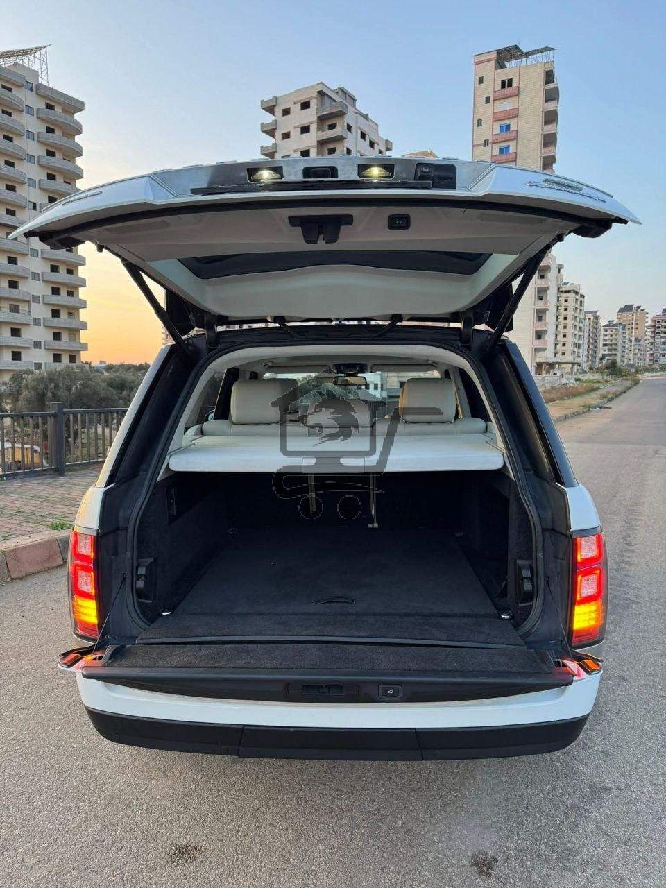 Range Rover Vogue HSE - الصورة 5