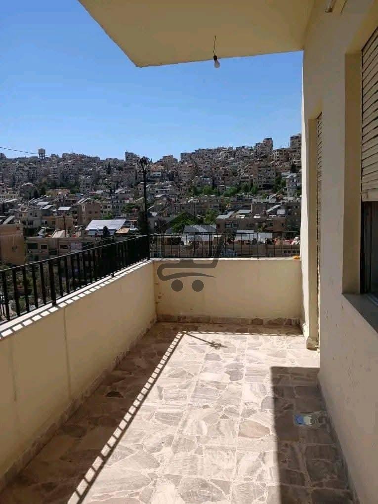 شقة للبيع بموقع حيوي - الصورة 10