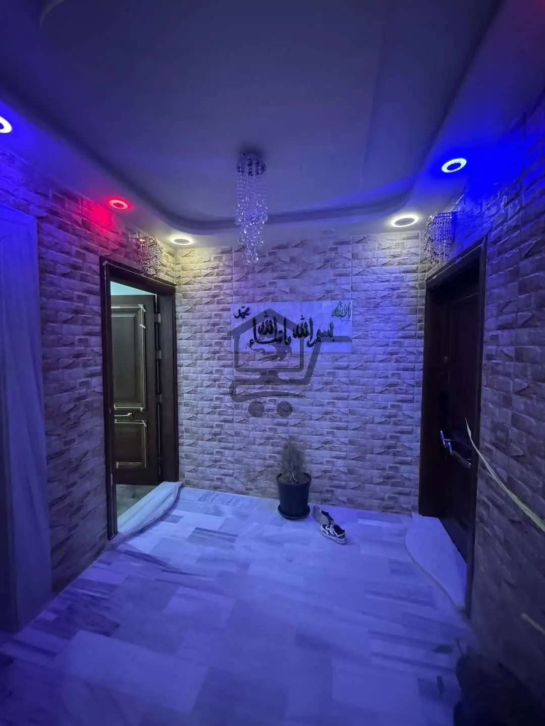 شقة مع تراس وسطح بكسوة عصرية - الصورة 3