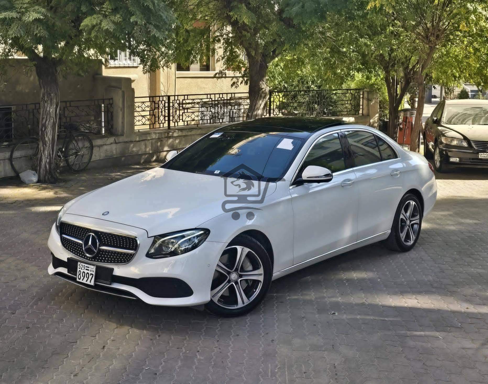 Mercedes E300 - الصورة 1