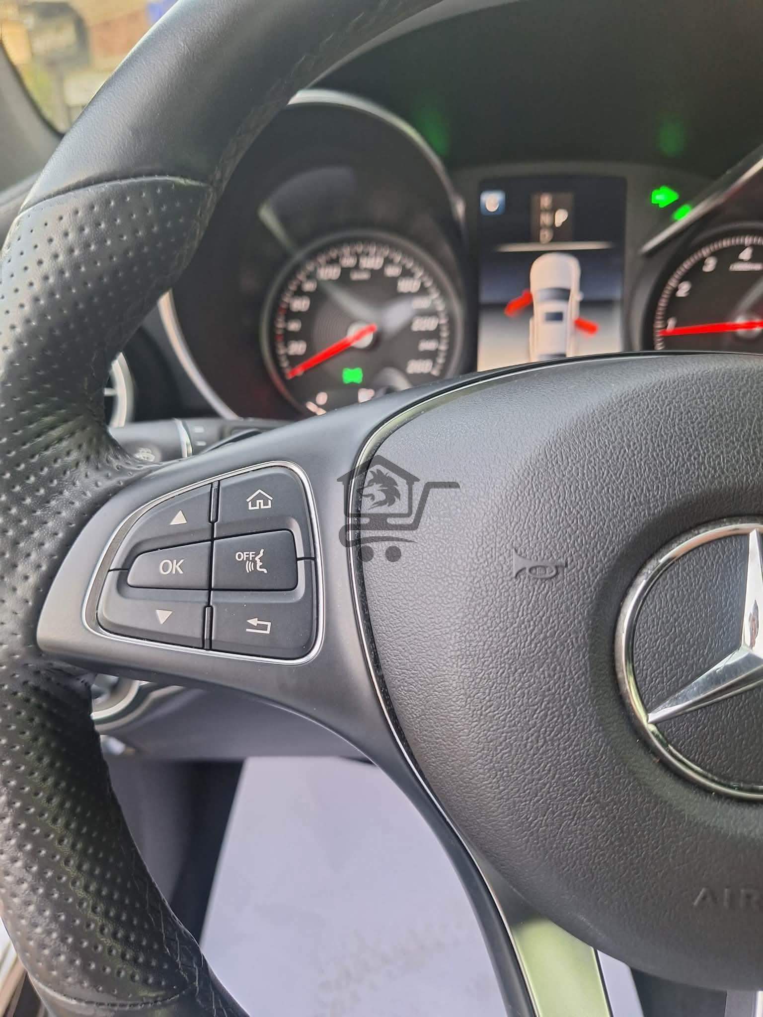 Mercedes GLC 300 - الصورة 5