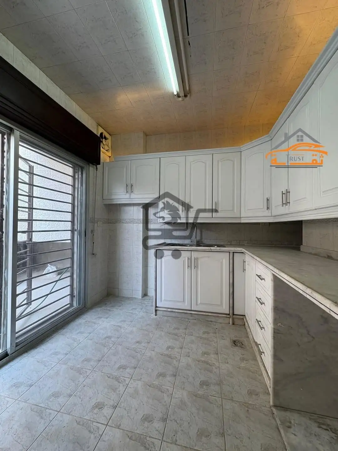 شقة بثلاث غرف بدون فرش - الصورة 3