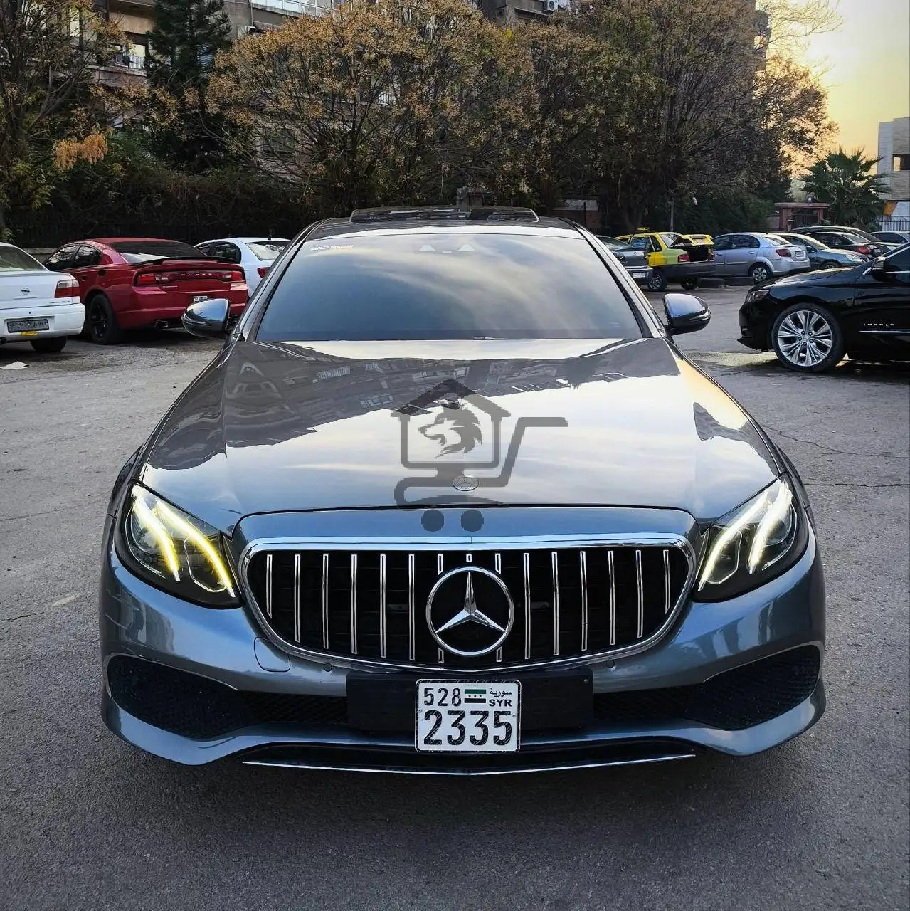 Mercedes-Benz E200 - الصورة 1