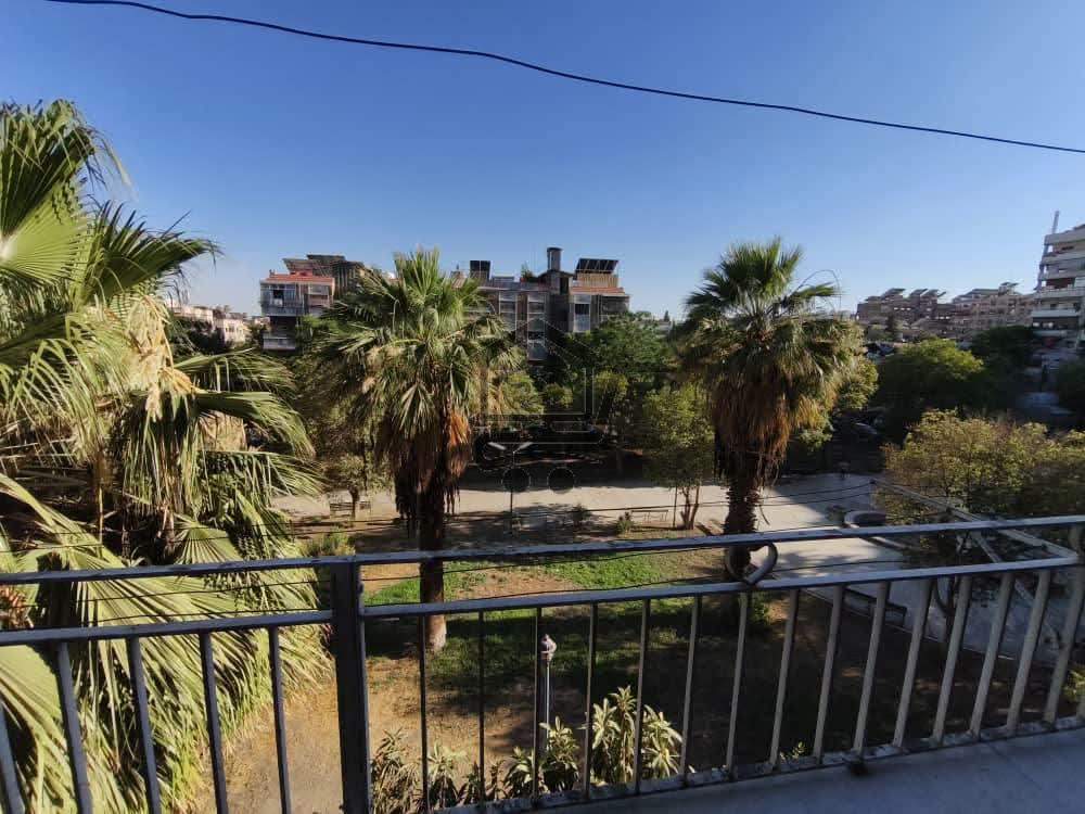 منزل بموقع حيوي - الصورة 1