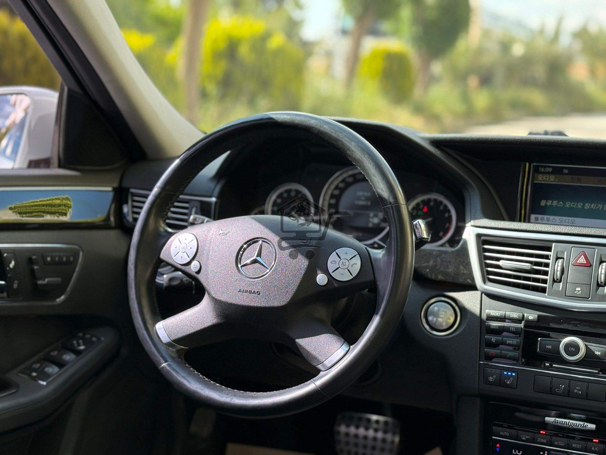 Mercedes-Benz E350 2011 - الصورة 8