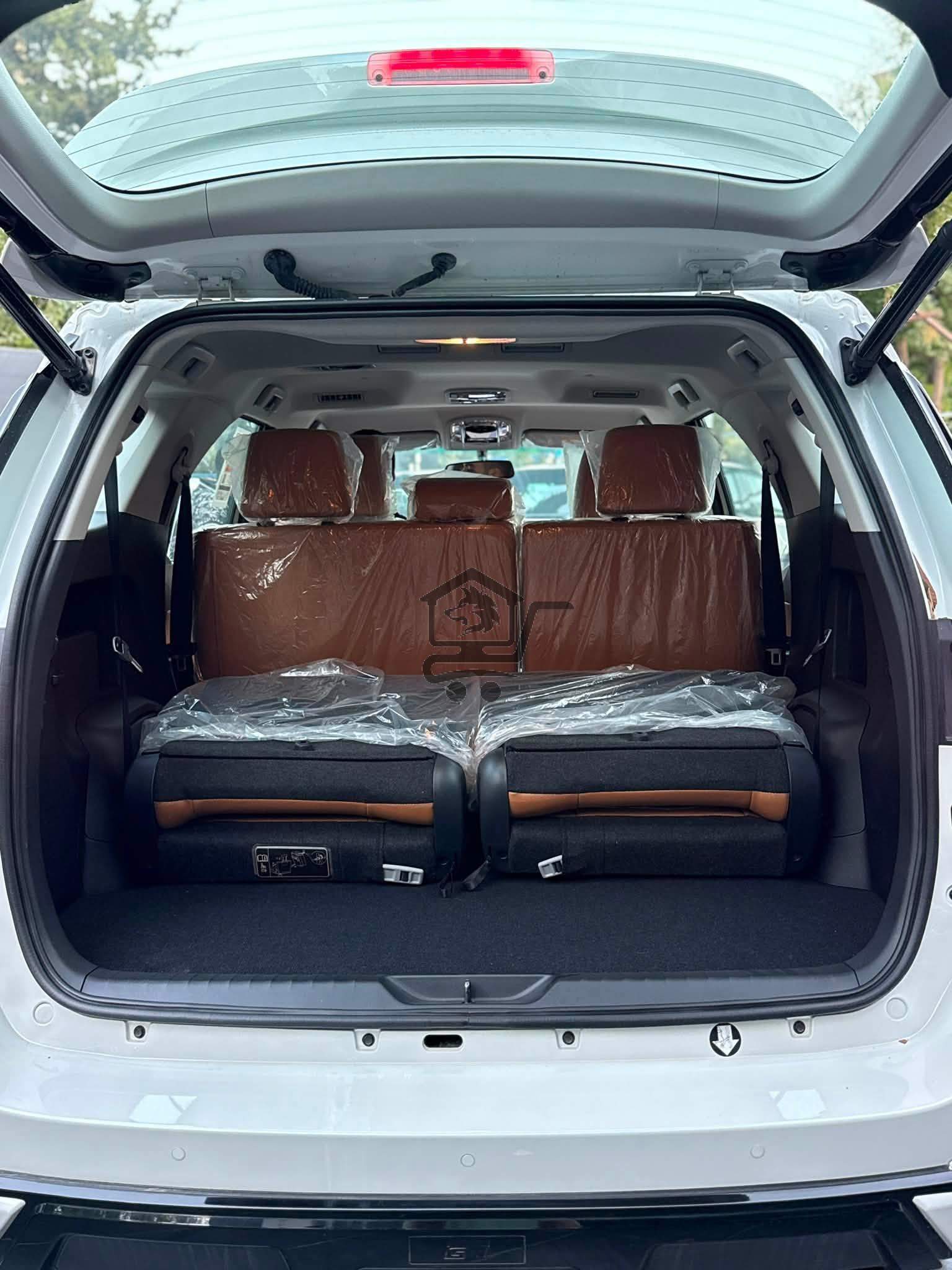 Toyota Fortuner SR5 - الصورة 5