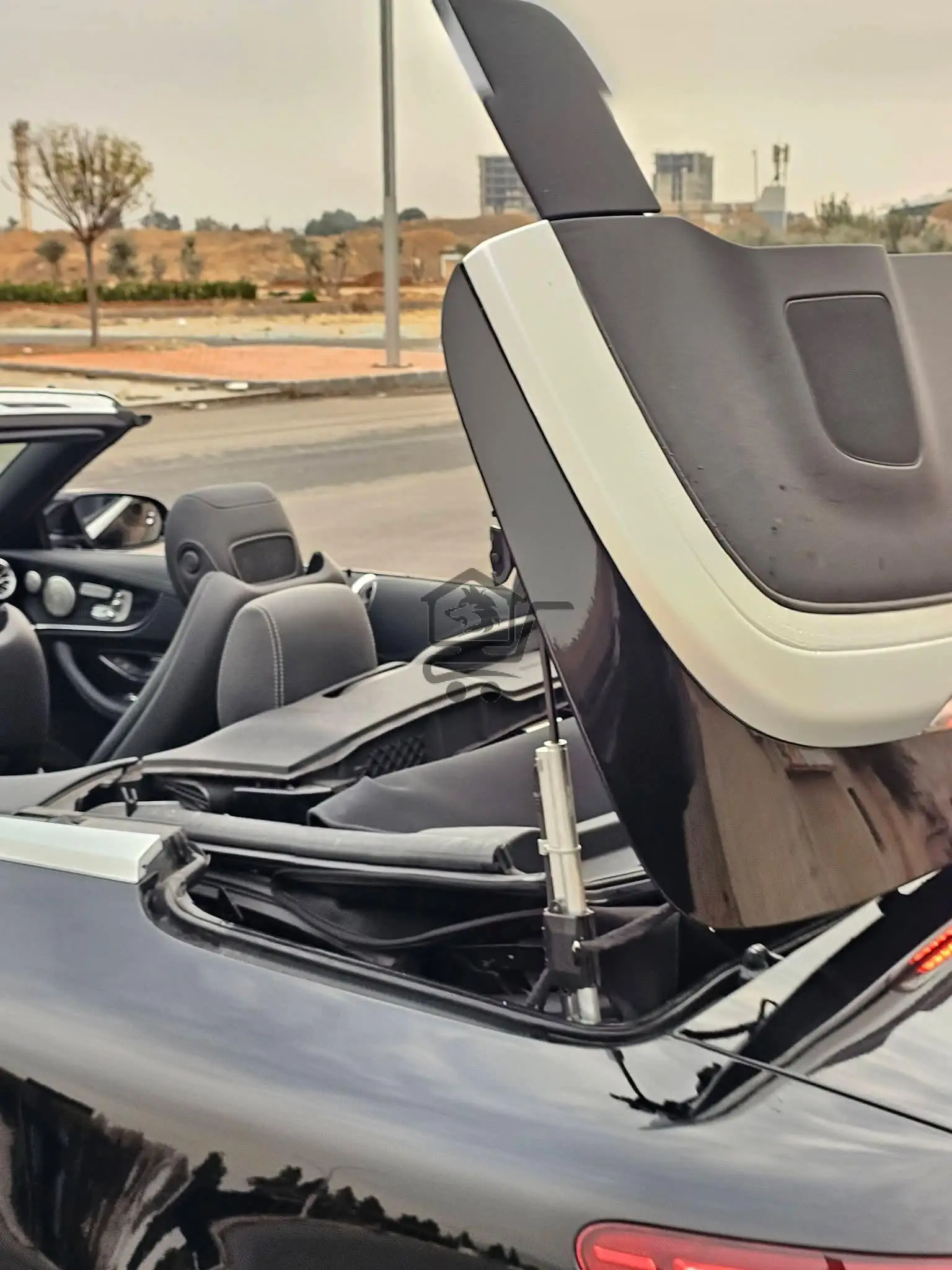 Mercedes Benz - الصورة 2