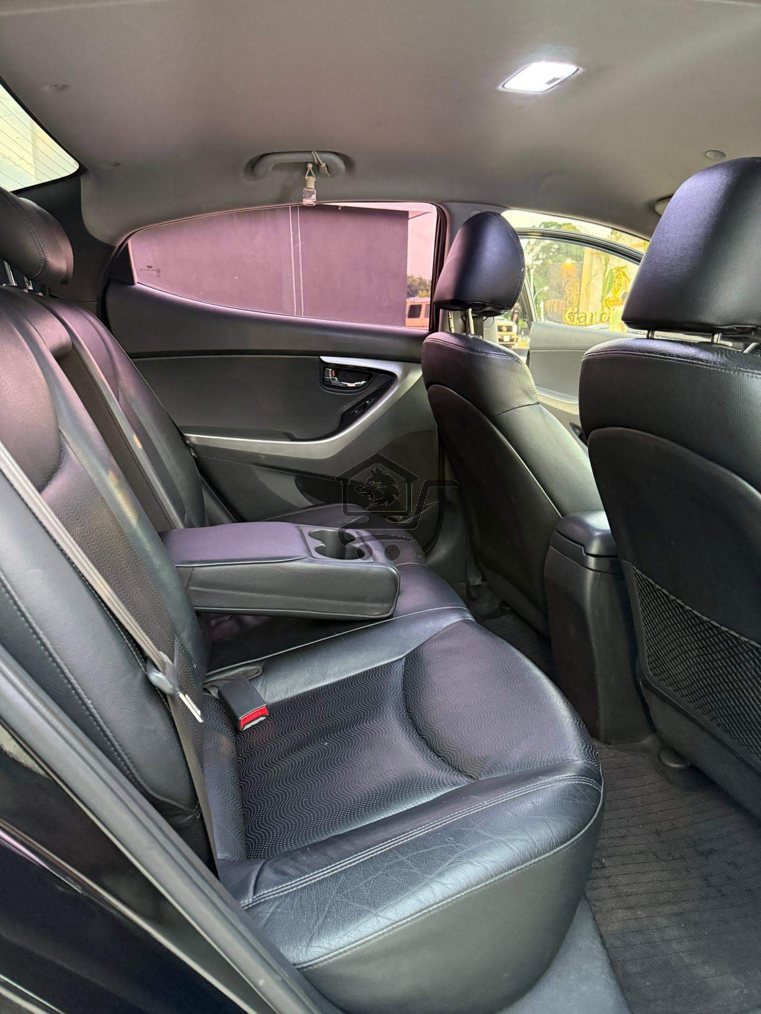Hyundai Avante 2011 - الصورة 10