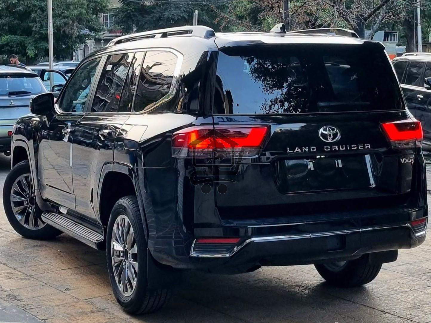 Toyota Land Cruiser VXR - الصورة 4