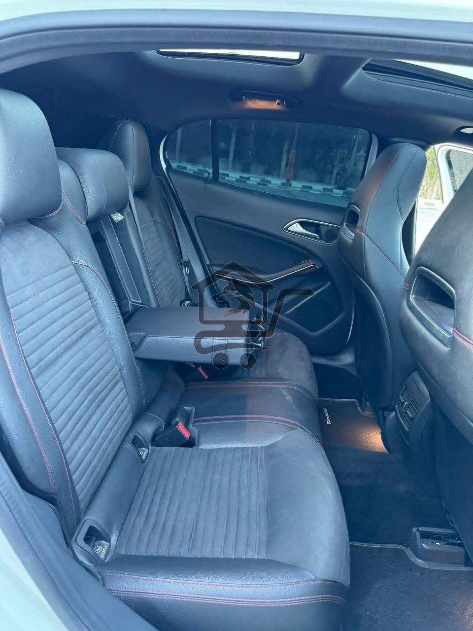 Mercedes-AMG GLA 45S - الصورة 10