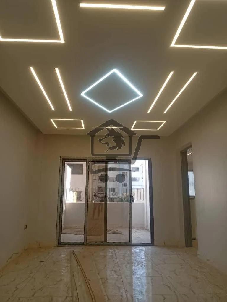 للبيع شقة سكنية بمساكن برزة