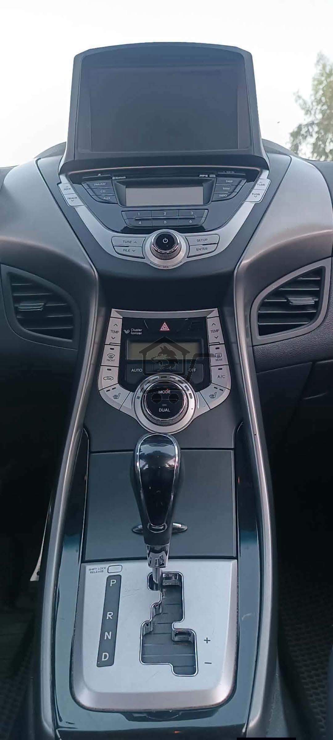 Hyundai Elantra 2011 - الصورة 9
