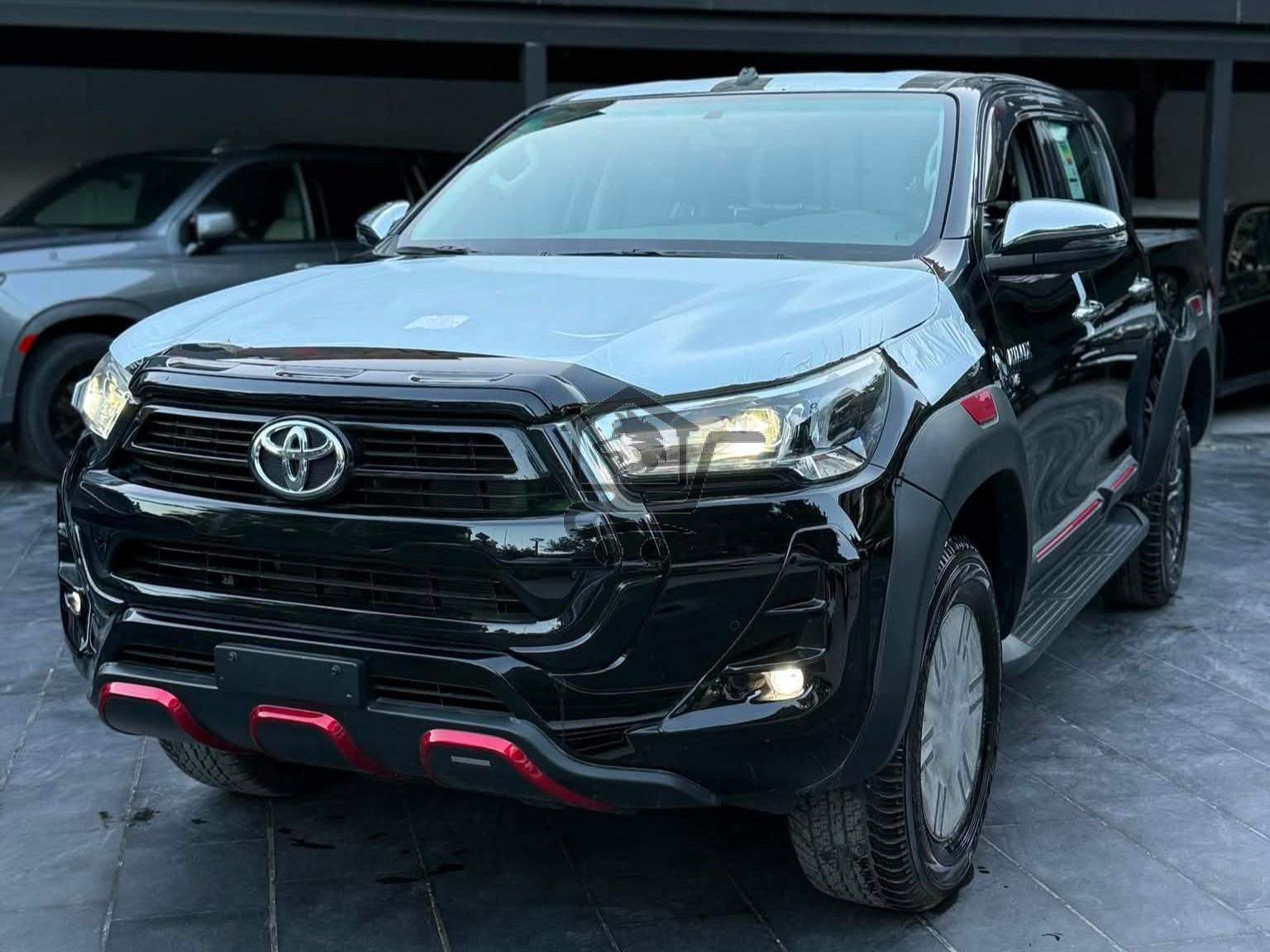 Toyota Hilux SR5 - الصورة 1