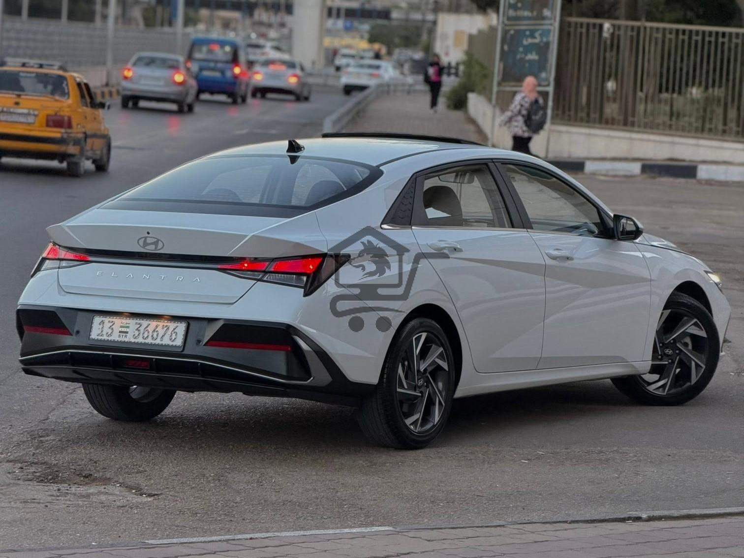 Hyundai Elantra 2025 - الصورة 2